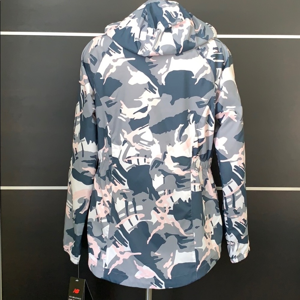 New Balance Women’s Abstract Camo Hooded Cinch Waist Jacket - Picture 14 of 14